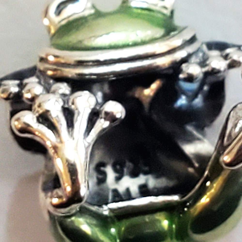 Authentiv NEW Pandora Climbing Frog Charm S925ALE Enamel - Picture 7 of 9